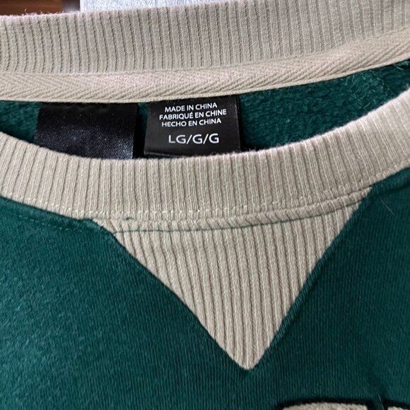 The Legend of Zelda Hyrule Sweatshirt - Size Large - Legendary Comfort & Style - Picture 3 of 3